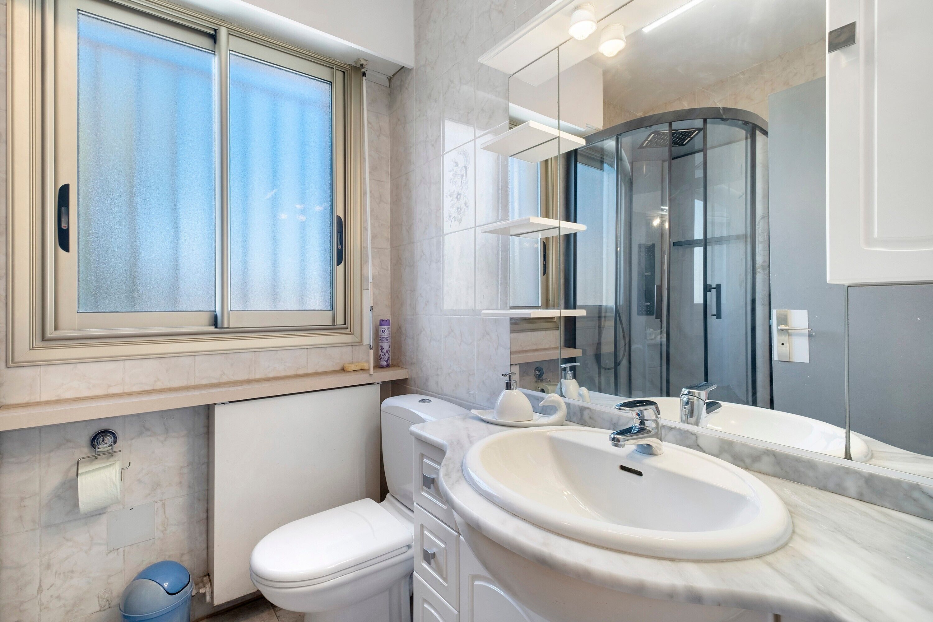 Shower, towels