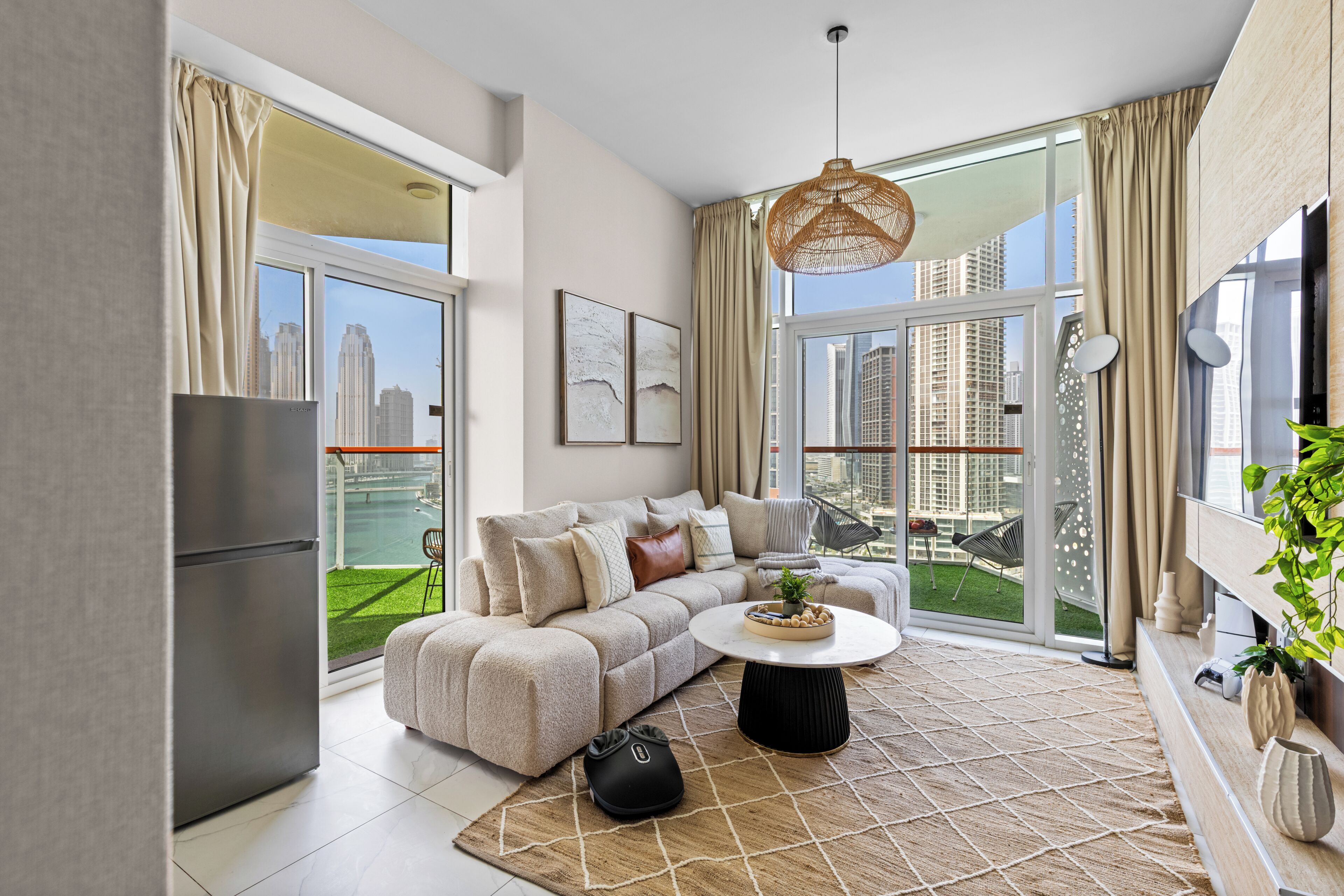 Luxury-Apartment, Balkon, Stadtblick | Wohnbereich | Flachbildfernseher
