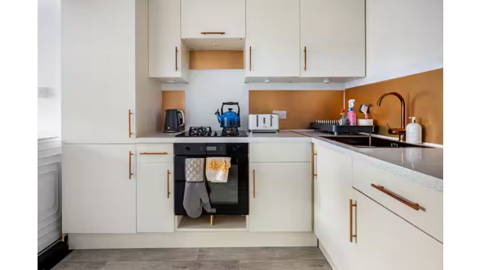 Coffee/tea maker, fridge, microwave, oven