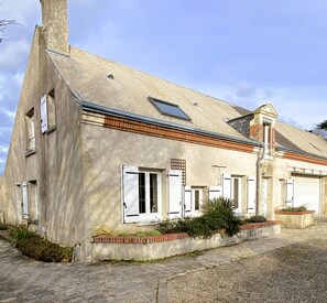 Exterior - Vrbo Property (Combleux)