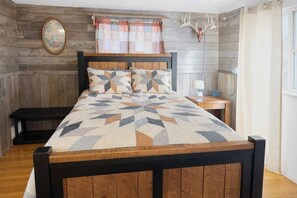 Studio, Beberapa Tempat Tidur, dapur, pemandangan kebun (Outback Shack)