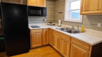 Studio, Beberapa Tempat Tidur, dapur, pemandangan kebun (Outback Shack) | Dapur pribadi