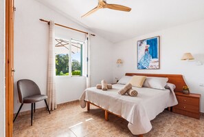 3 bedrooms, in-room safe, iron/ironing board, free WiFi - Villa Ca Mestre Rafel by Escape Home (Santo Tomas)