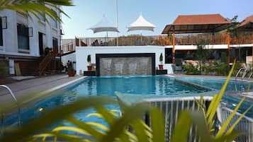 Deluxe Room, Garden View | Pool