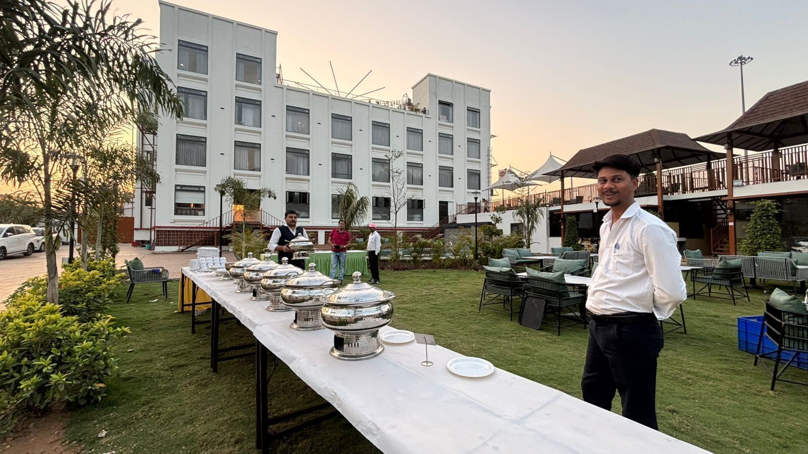 Habitación Deluxe, vista al jardín | Restaurante al aire libre