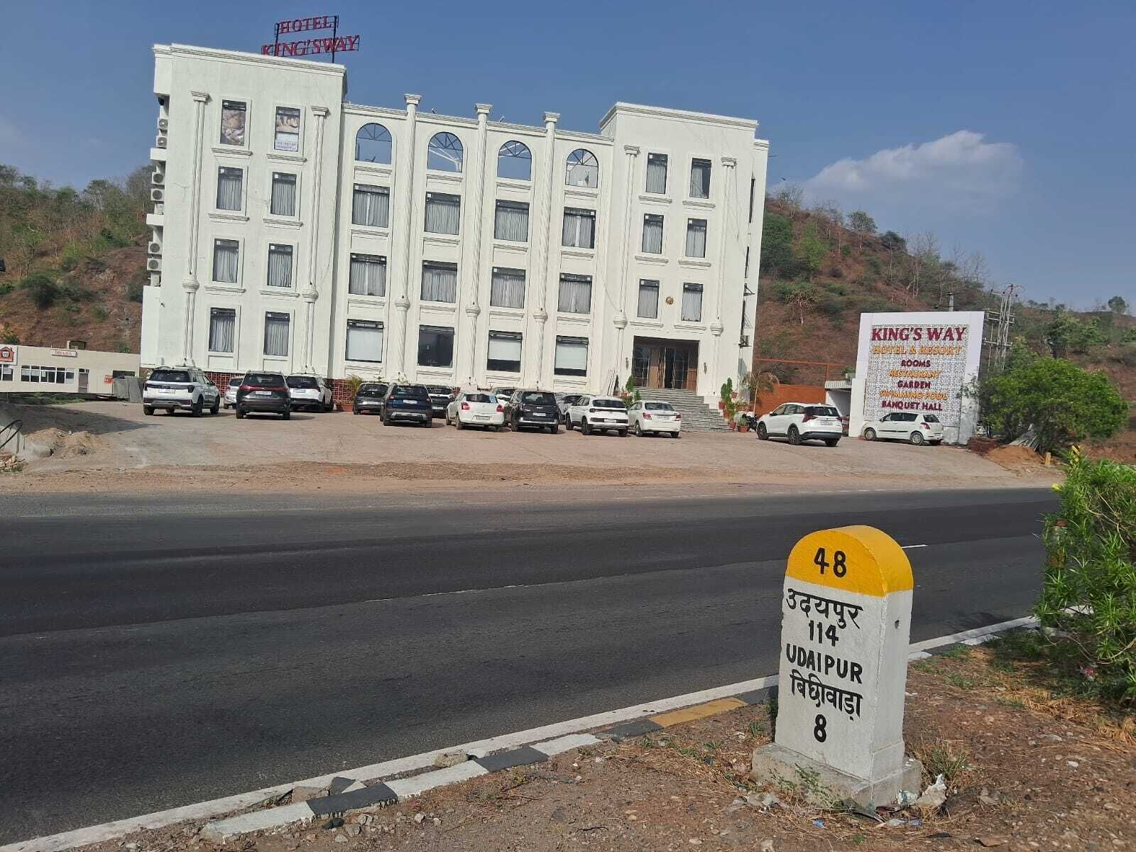 Vista frontal de la propiedad
