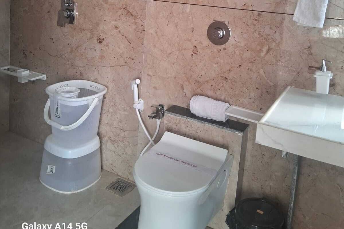 Deluxe Room, Garden View | Bathroom