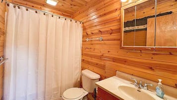 Cabin, nhiều giường, sân hiên (Bouchard - Pinewood) | Phòng tắm