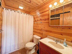 Cabin, nhiều giường, sân hiên (Bouchard - Pinewood) | Phòng tắm