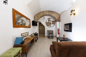Interior - GuestHost - Practical and welcoming 38 square meters apartment, perfect for two people, located on the basement level of a period building (NO elevator, NO views).The property is in an extremely strategic location (in a pedestrian area, limited traffic a (Rome)