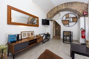 Interior - GuestHost - Practical and welcoming 38 square meters apartment, perfect for two people, located on the basement level of a period building (NO elevator, NO views).The property is in an extremely strategic location (in a pedestrian area, limited traffic a (Rome)