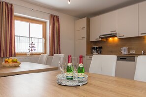 Family Apartment, 4 Bedrooms, Balcony, Mountain View | In-room dining - Hinterbichlhof - Apartments (Viehhofen)