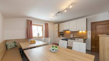 Familie appartement, 4 slaapkamers, balkon, uitzicht op bergen | Dineren