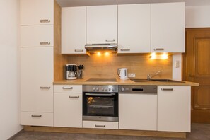 Apartamento familiar, 4 habitaciones, balcón, vistas a la montaña | Cocina privada