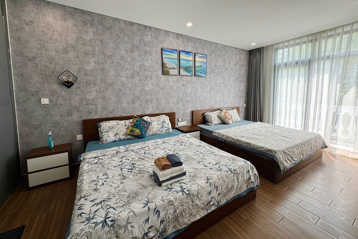 Quarto quádruplo luxo, sacada, vista para a cidade