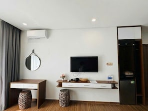 Căn hộ Deluxe, 2 phòng ngủ, ban công | Màn/rèm cản sáng, phòng cách âm, bàn ủi/dụng cụ ủi quần áo