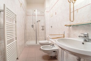 Double or Twin Room, Mountain View | Bathroom