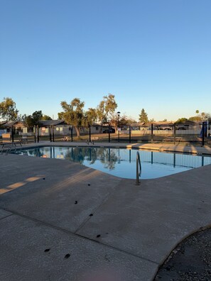 Pool - Enjoyable 2-bedroom condo with AC in vibrant Tempe. (Tempe)
