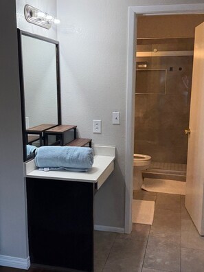 Bathroom - Enjoyable 2-bedroom condo with AC in vibrant Tempe. (Tempe)