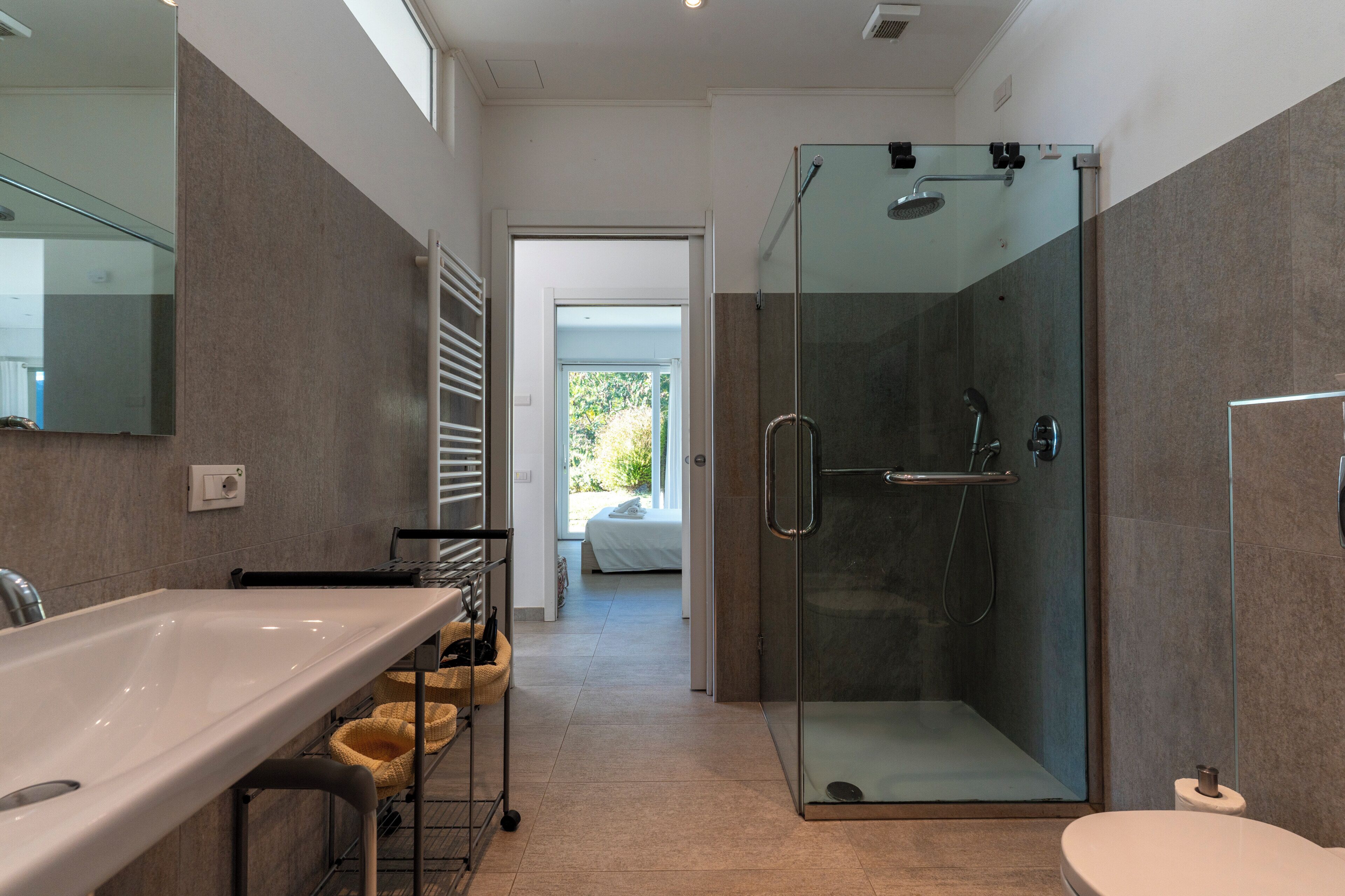 Dusche, Haartrockner, Bidet, Handtücher