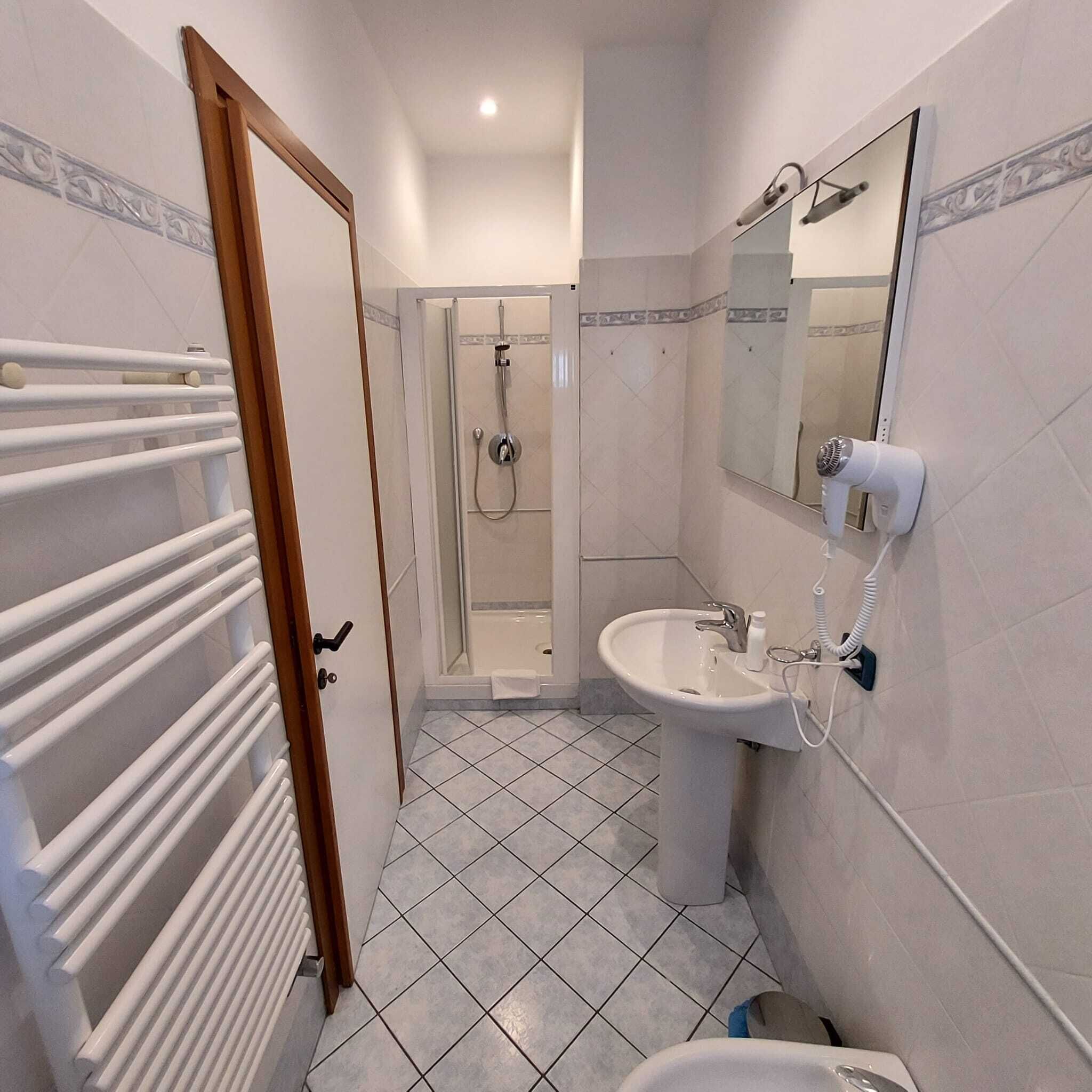 Monolocale comfort, vista cortile | Bagno