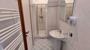 Monolocale comfort, vista cortile | Bagno