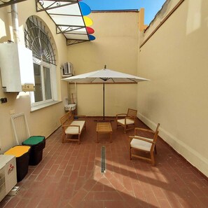 Apartment, Courtyard View | Terrace/patio - Amalia Apartments - Via la Farina (Florence)