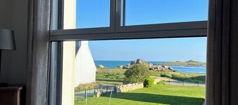 Exceptional!!!  Cosy, comfortable house just a stone's throw from the beach.