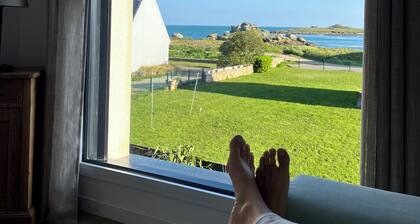 Exceptional!!! Cosy, comfortable house just a stone's throw from the beach.