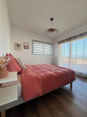 3 bedrooms, desk, iron/ironing board, travel cot - Exceptional!!!  Cosy, comfortable house just a stone's throw from the beach. (Ploudalmézeau)