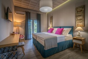 4 bedrooms, iron/ironing board, internet, bed sheets - Rivazzurra Luxury Villa, Villa (Lithakia)