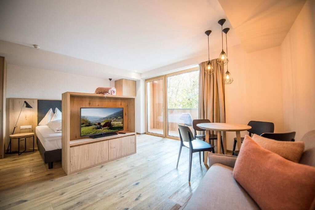 Studio, Balcony, Mountain View | Living area