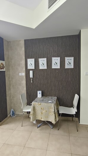 Comfort Apartment, Balcony, City View | Interior - Dubai gate-2 (Dubai)