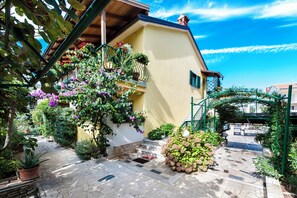 Pintu masuk interior