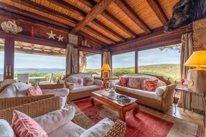 Living area - ELITE COLLECTION- VILLA FLOWERS WITH ACCESS TO THE SEA (Porto Cervo)