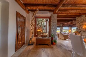 Interior - ELITE COLLECTION- VILLA FLOWERS WITH ACCESS TO THE SEA (Porto Cervo)