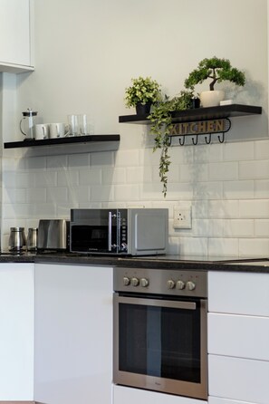 Private kitchen - Stylish Apartment with Lion’s Head View (Cape Town)
