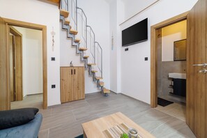 TV - Idyllic vacation home with swimming pool (Grižane-Belgrad)