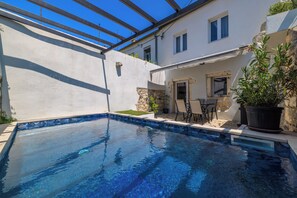 Outdoor pool - Idyllic vacation home with swimming pool (Grižane-Belgrad)