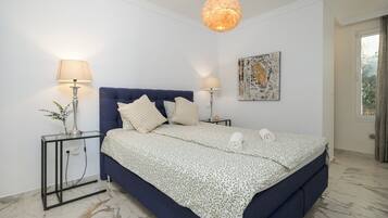 8 slaapkamers, een strijkplank/strijkijzer, wifi, beddengoed