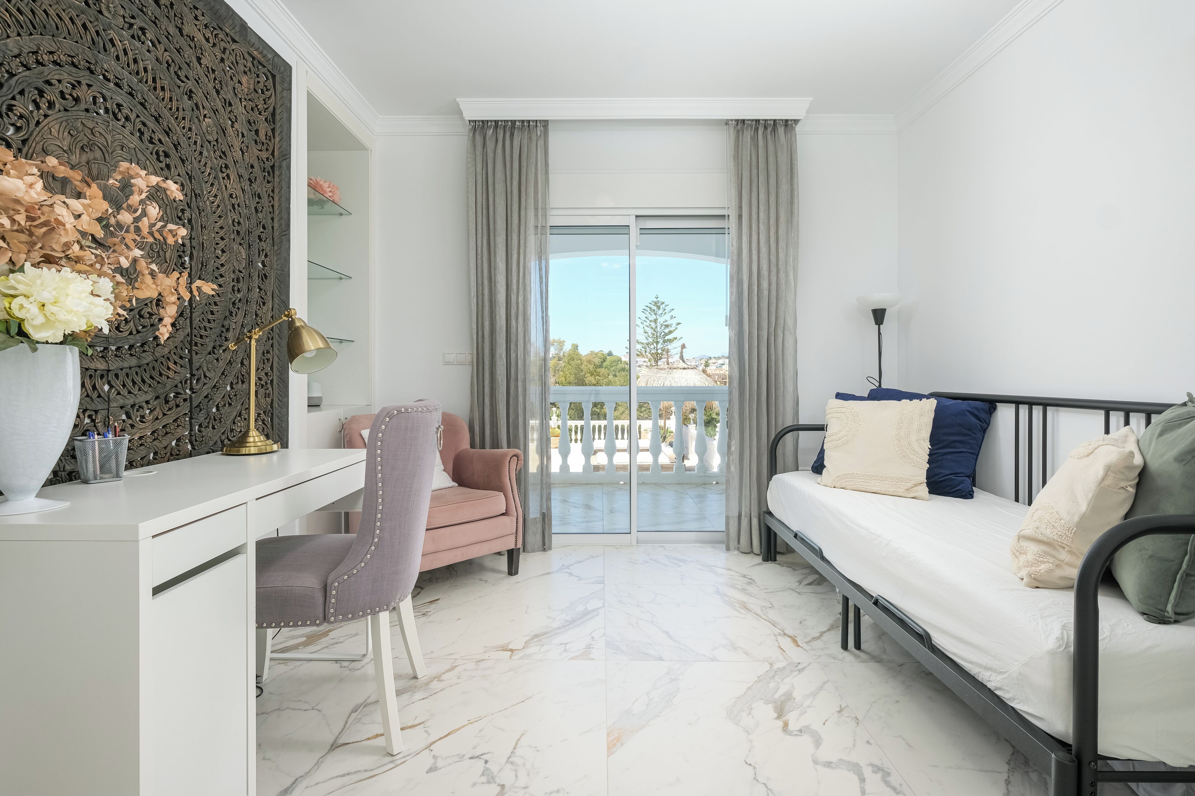 8 chambres, fer et planche à repasser, Wi-Fi, draps fournis