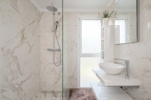 Hair dryer, towels, shampoo, toilet paper - Spacious 8-bedroom villa in perfect Fuengirola with private pool (Fuengirola)