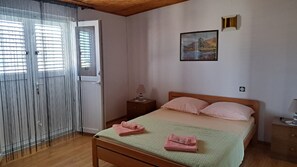 2 Schlafzimmer, Bügeleisen/Bügelbrett, Bettwäsche