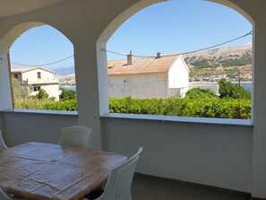 Outdoor dining - Apartments Volarić - sea view A1 (Pag)