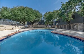 Pool - Cozy 1BR townhome perfect for relaxing stays (Arlington)