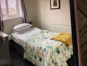 Room - 2 bedroom house in a quite area
There is free parking in the street (Bolton)