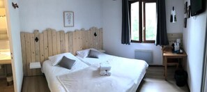Soundproofing, iron/ironing board, free WiFi - LE RELAIS DE LA FORGE (Selonnet)