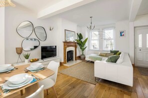 Fernseher, Kamin, Arbeitsbereiche