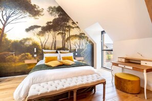 Cofres nos quartos, cortinas blackout, quartos à prova de som