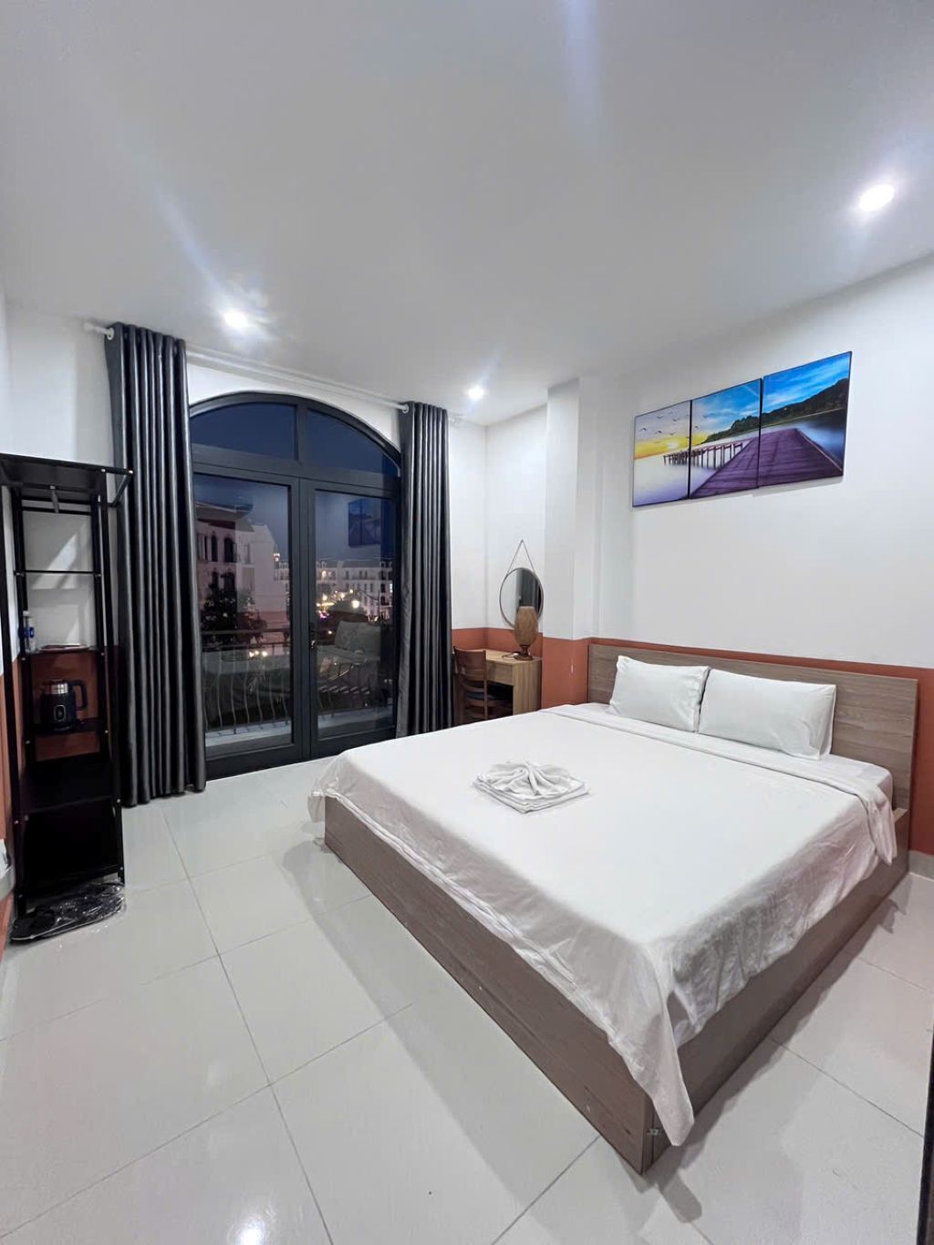 Quarto casal luxo, sacada, vista para a cidade